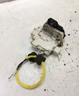 Audi A6 S6 C6 4F Rear door lock 4F0839015