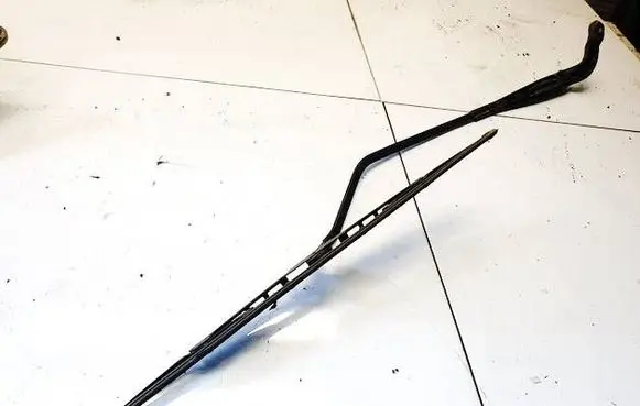 Front wiper blade arm