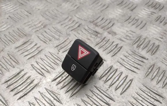 Hyundai i20 (GB IB) Hazard light switch
