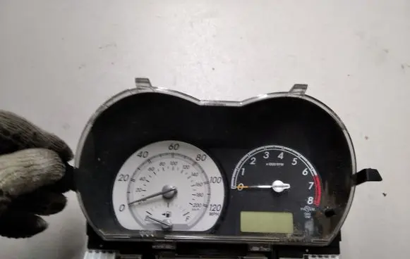 Toyota Yaris Speedometer (instrument cluster) 838005C791 769204600