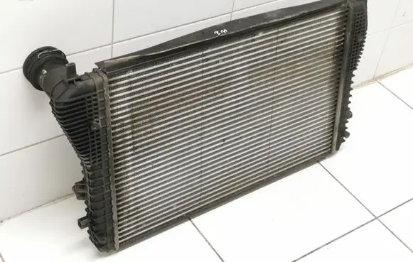 Skoda Octavia Mk2 (1Z) Intercooler radiator 1K0145927 1K0145928
