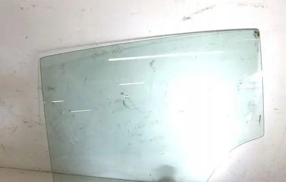 Mazda 3 Sliding door window/glass 