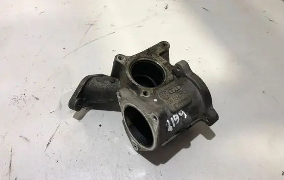 Volkswagen Golf V EGR valve 03G129637A
