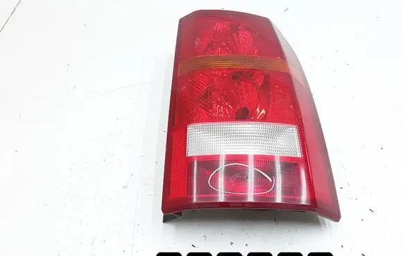 Land Rover Discovery Rear/tail lights defect v243 c7l0a euro