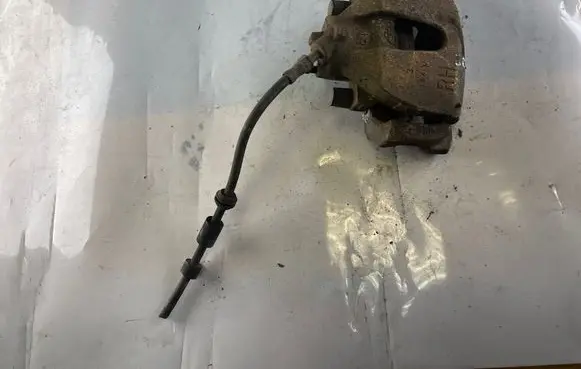 Volvo V40 Front brake caliper