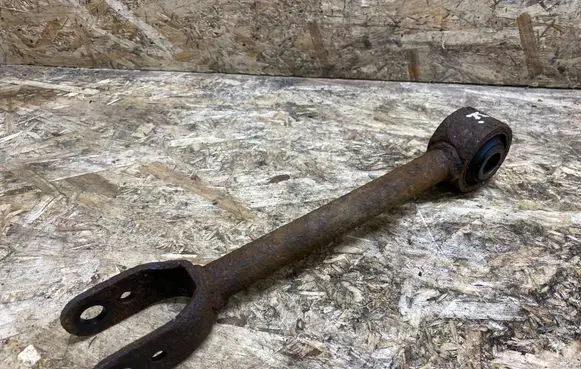Infiniti G37 Rear suspension control arm 
