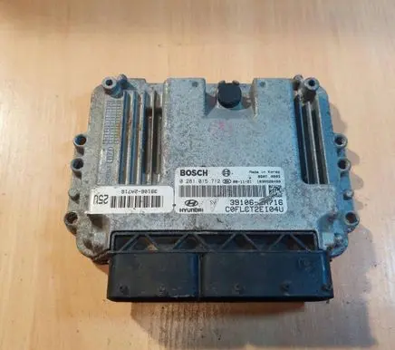 Hyundai i30 Engine control unit/module ECU 0281015712 39106-2A716 1039S28499