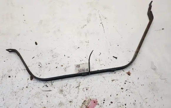 Fuel tank mounting bracket