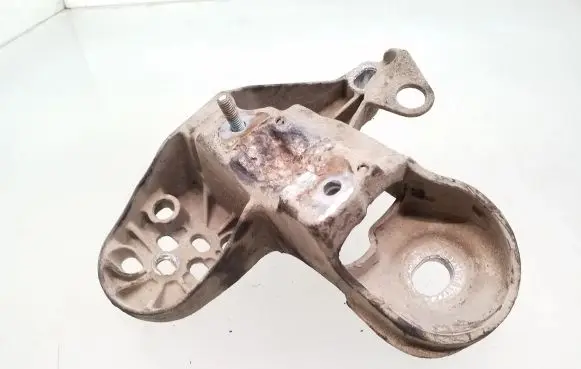 Volkswagen PASSAT B5 Engine mounting bracket 4B0199351B