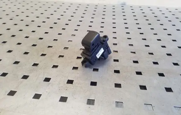 Nissan Qashqai Electric window control switch 25411BR00A