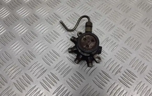 Renault Megane II Fuel main line pipe
