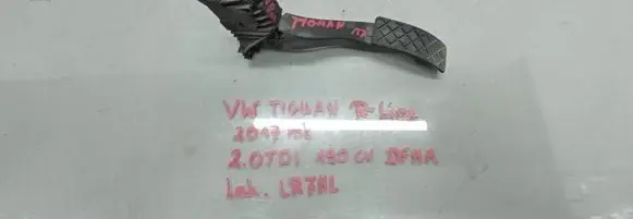 Volkswagen Tiguan Accelerator throttle pedal 5Q1723503J