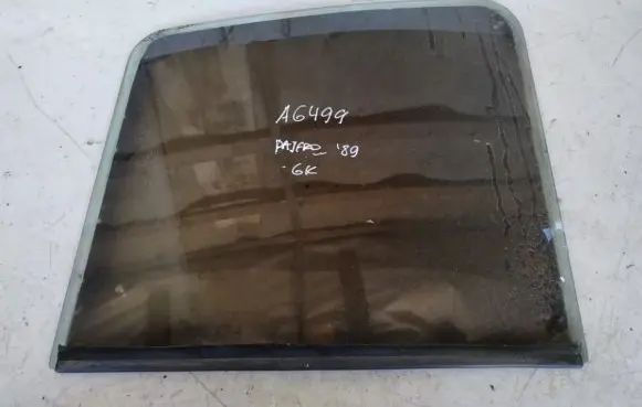 Mitsubishi Pajero Rear side window
