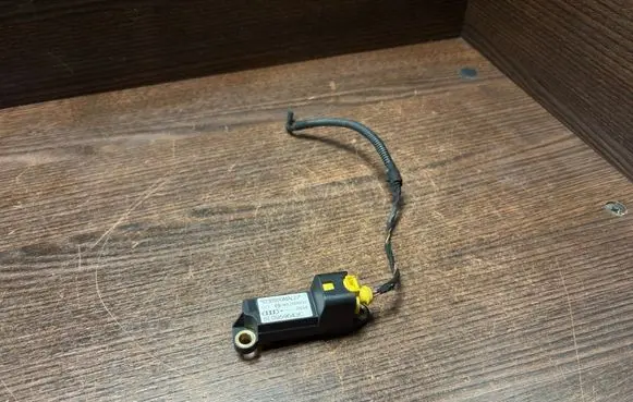Audi A3 S3 8L Airbag deployment crash/impact sensor 8L0959643C