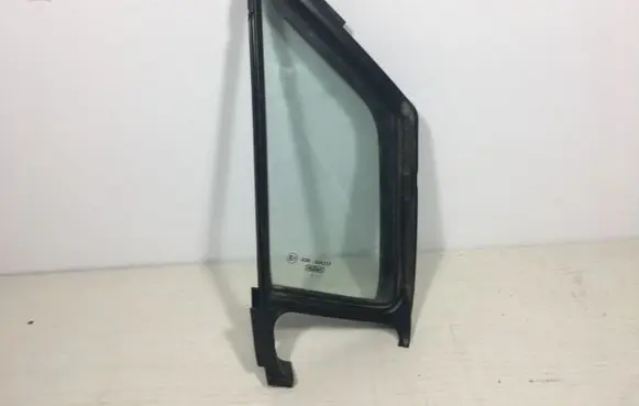 Opel Agila B Front door vent window glass four-door 