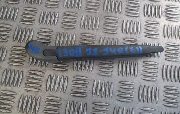 Hyundai i30 Rear wiper blade arm