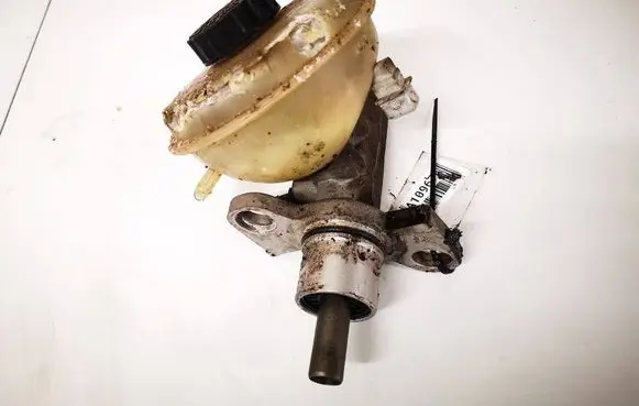 Volkswagen PASSAT B5 Master brake cylinder 8d0611301