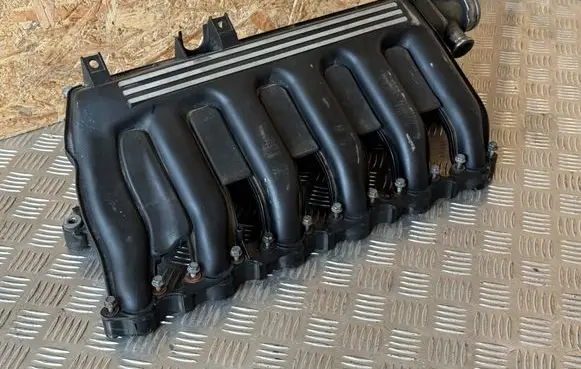 BMW 5 E39 Intake manifold 7789247 7789329 7789287