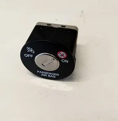 Hyundai i30 Passenger airbag on/off switch