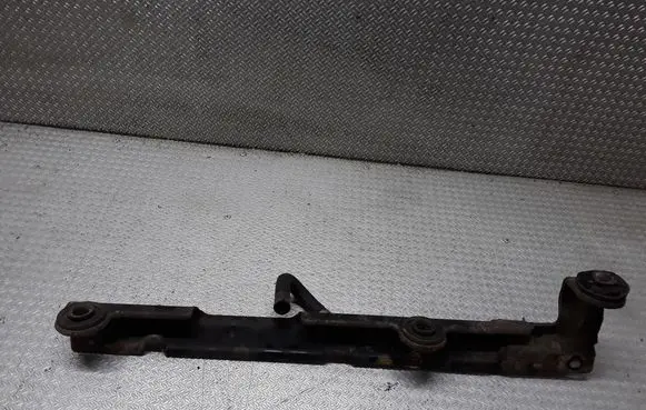 Radiator mount bracket