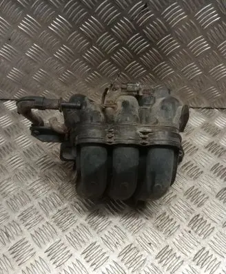 Toyota Yaris Intake manifold