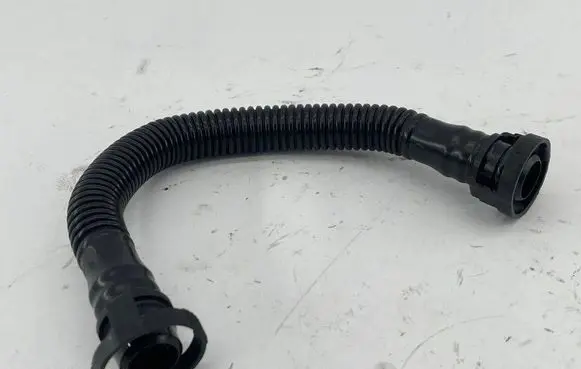 Audi TT TTS Mk2 Breather hose/pipe 06F103221B 06F103221