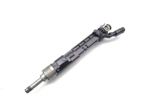 Mercedes-Benz CLA C117 X117 W117 Fuel injector A2820701000 166001525R