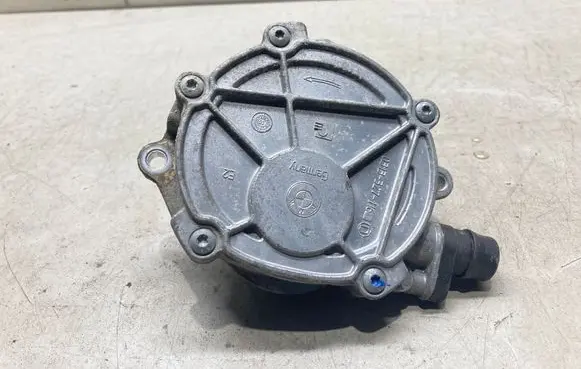 BMW 3 E90 E91 Vacuum pump 7517021