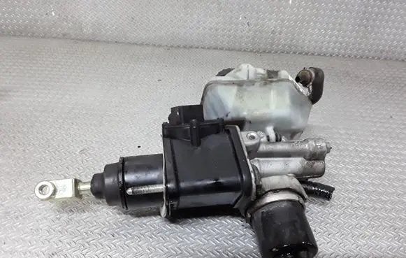Mercedes-Benz E W211 Master brake cylinder A2114300302