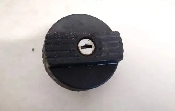Volkswagen PASSAT B4 Fuel tank filler cap 
