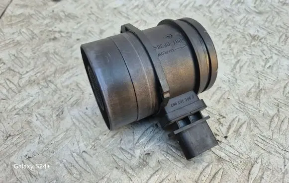 BMW X1 E84 Mass air flow meter 8509724 0281006146