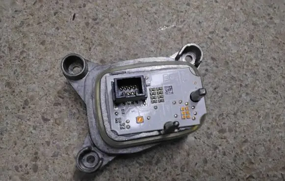 BMW 4 F32 F33 LED ballast control module 90083427 7493232
