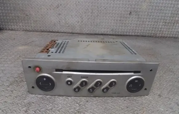 Renault Modus Radio/CD/DVD/GPS head unit 8200357388