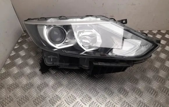 Nissan Qashqai Headlight/headlamp 10018013