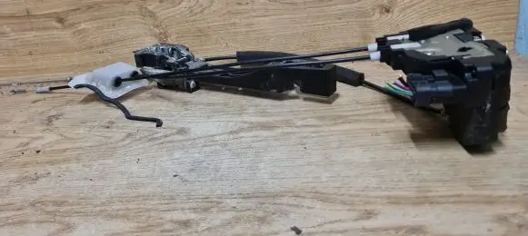 Nissan Murano Z50 Front door lock