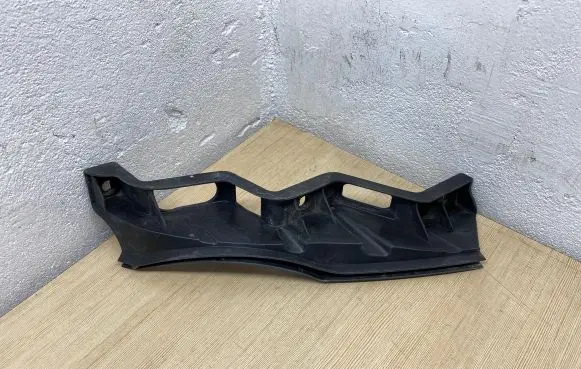 Volkswagen PASSAT B6 Front bumper mounting bracket 3C0807889