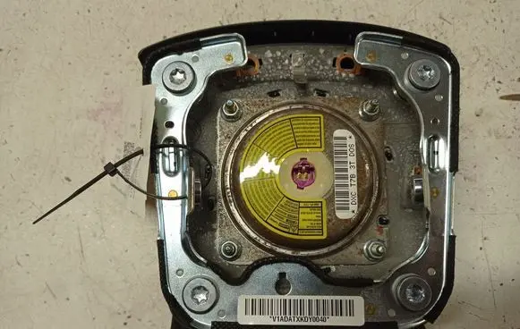 KIA Sorento Steering wheel airbag