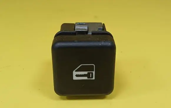 BMW 5 E39 Central locking switch button 8360828