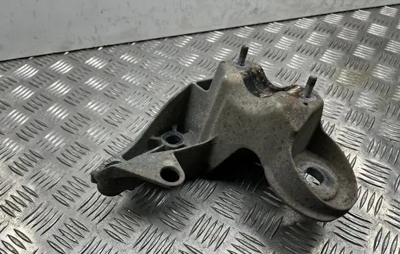 Audi A6 S6 C6 4F Engine mounting bracket 4F0199352M