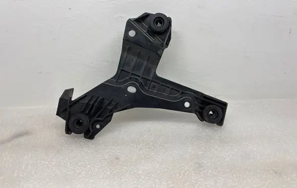 Volvo XC70 Air filter cleaner box bracket assembly 30636575