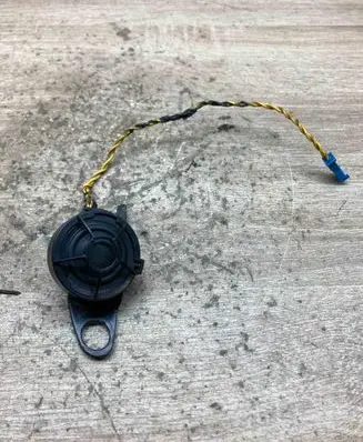 Front door high frequency speaker