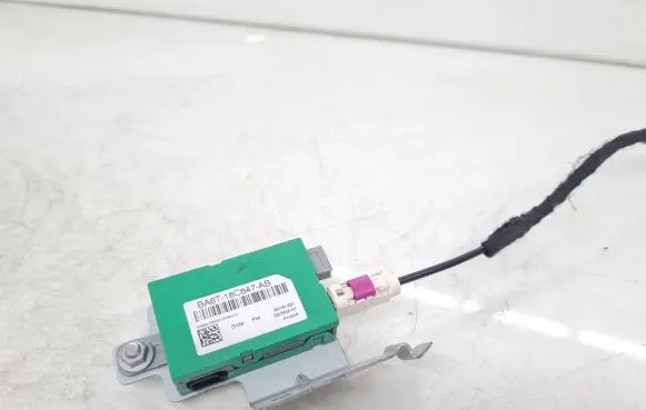 Ford Fiesta Aerial antenna amplifier BA6T18C847AB