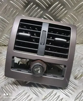 Rear air vent grill