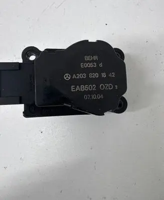 Mercedes-Benz E W211 Air flap motor/actuator A2038201642 E0053 EAB502
