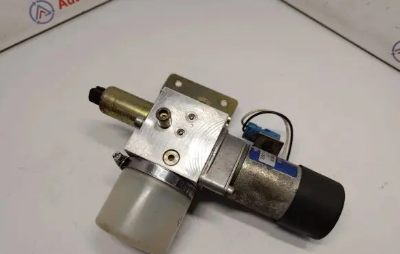 BMW 7 E65 E66 Tailgate hydraulic pump motor 7015009 51247137999 51247202867