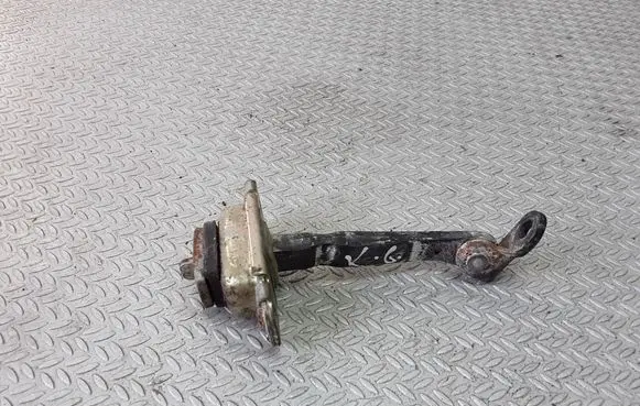 Hyundai Terracan Rear door check strap stopper