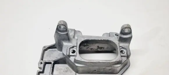 Gearbox mounting bracket