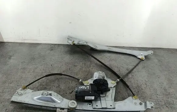 Renault Clio III Front door window regulator with motor