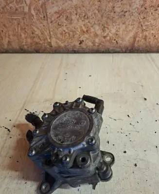 Volkswagen Golf V Vacuum pump 03G145209C 120707A