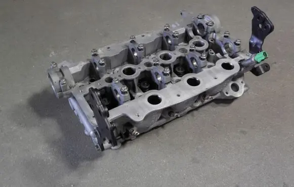 Land Rover Discovery 4 - LR4 Engine head PM9X2Q6C064CA